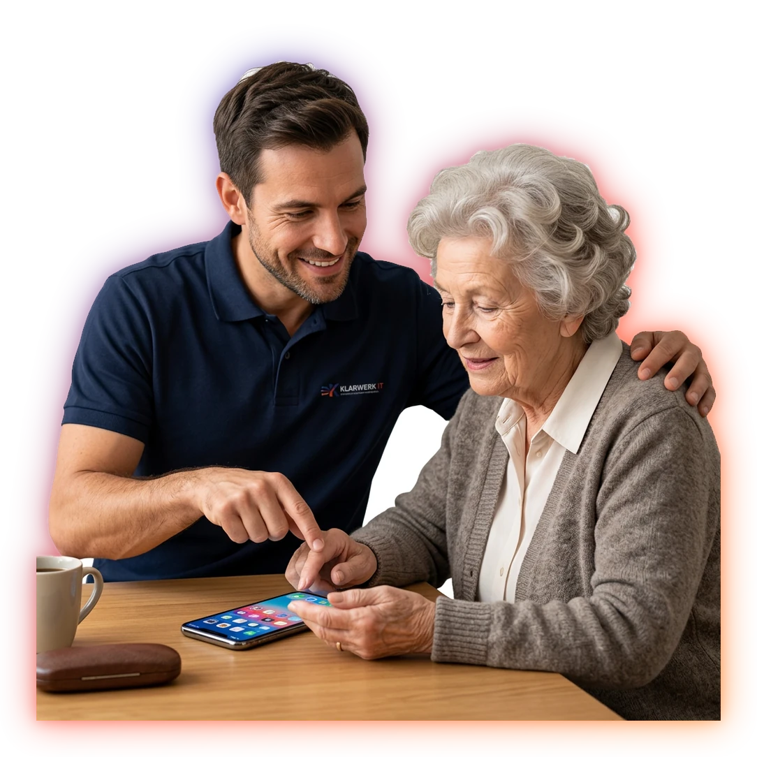 Klarwerk IT hilft einer Seniorin beim Smartphone